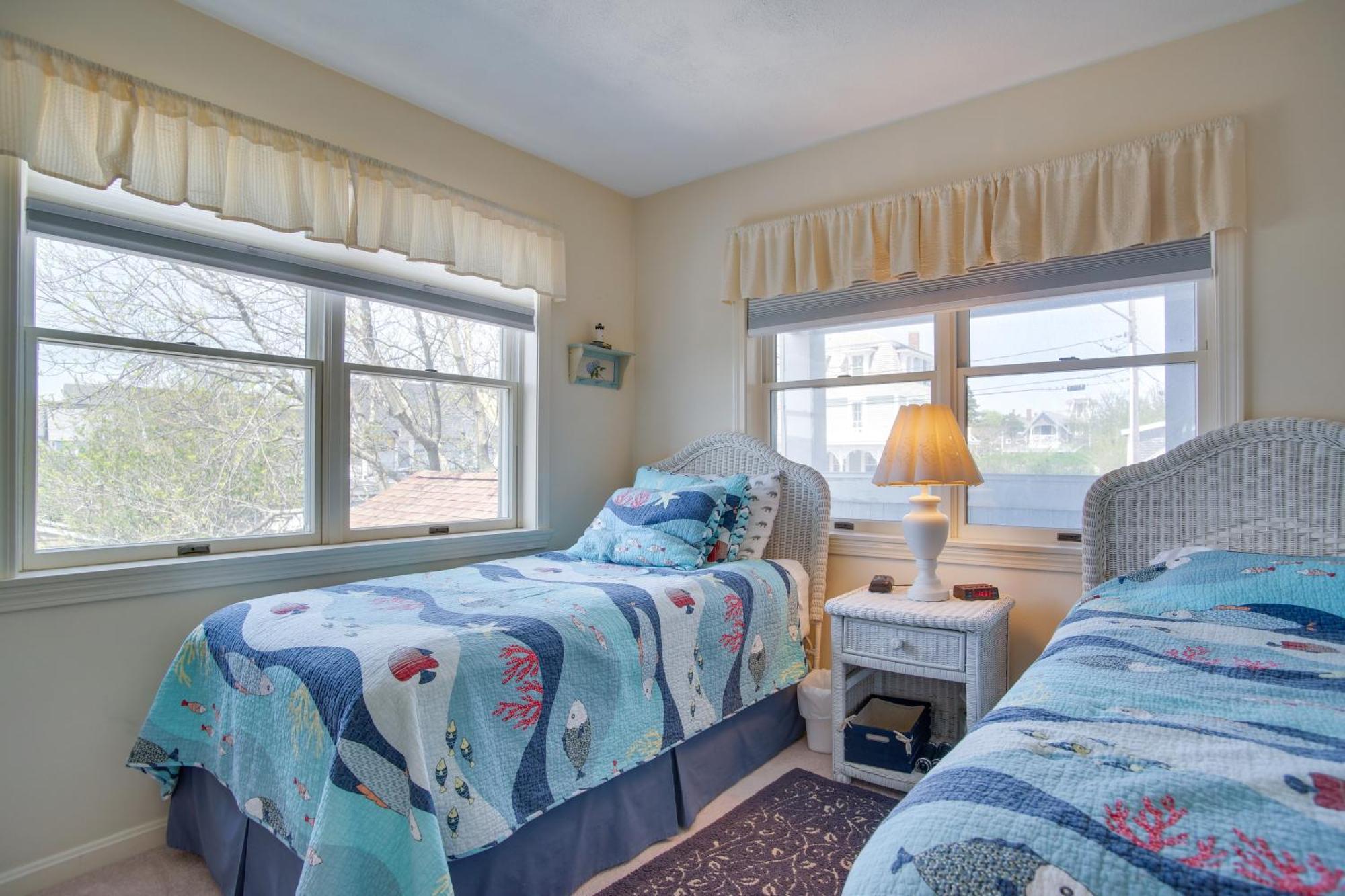Breezy Oak Bluffs Condo - Steps To Inkwell Beach! ภายนอก รูปภาพ