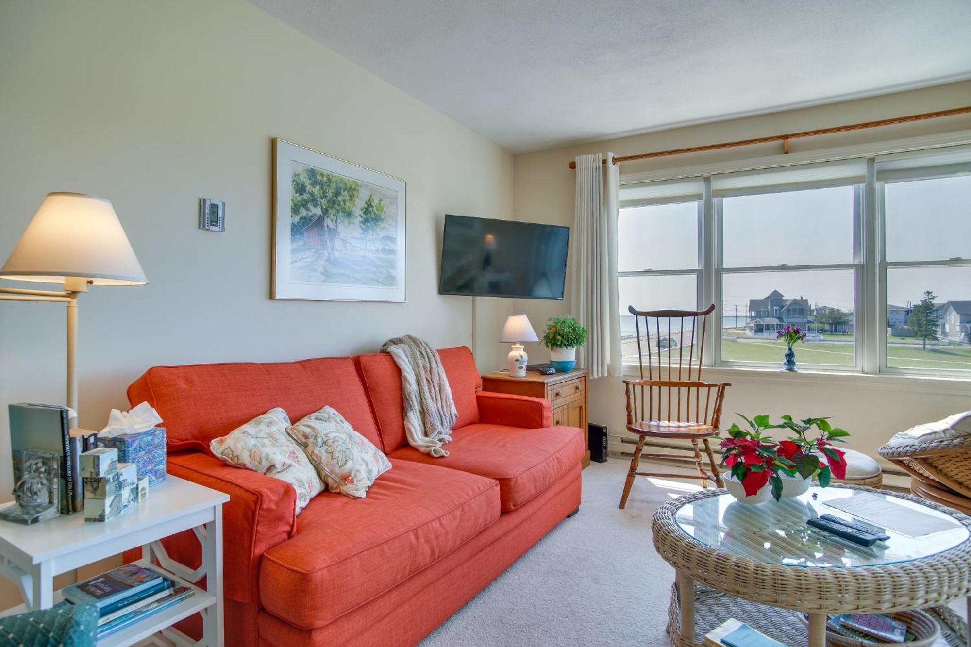 Breezy Oak Bluffs Condo - Steps To Inkwell Beach! ภายนอก รูปภาพ